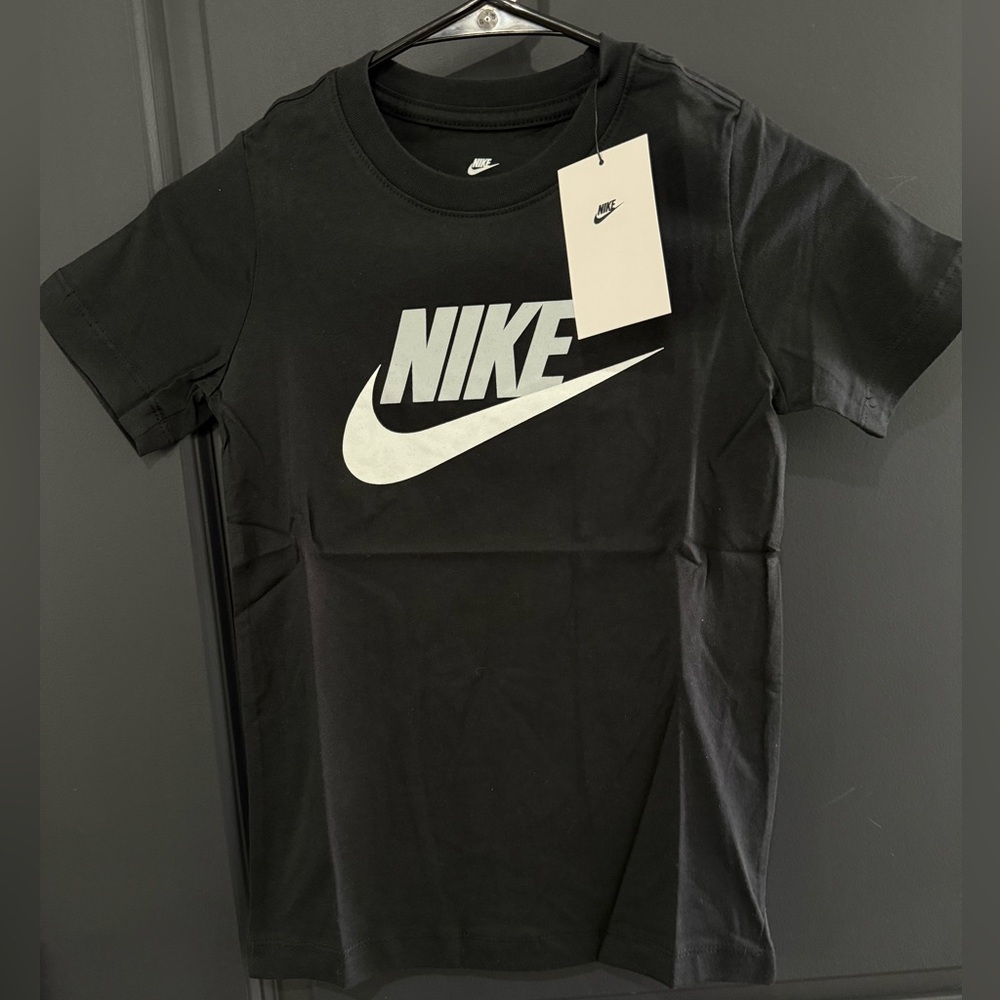Nike Just Do It Swoosh Boys Short Sleeve Tee shirt Black NWT